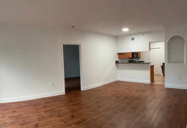 Building Photo - Great Location, Great Savings! Up to $2,000 Move-In Incentive + No Utility Connection Fee
