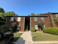Building Photo - 2BD/1BA Second Floor Unit