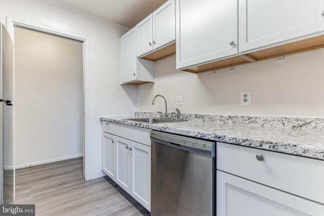 Building Photo - 7598 Gales Ct