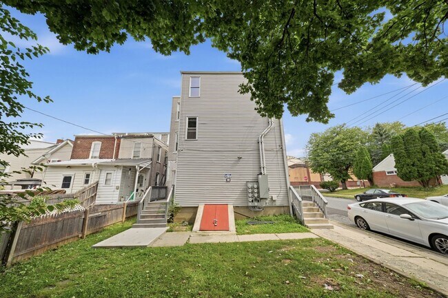 Building Photo - 224-226 S Carlisle St