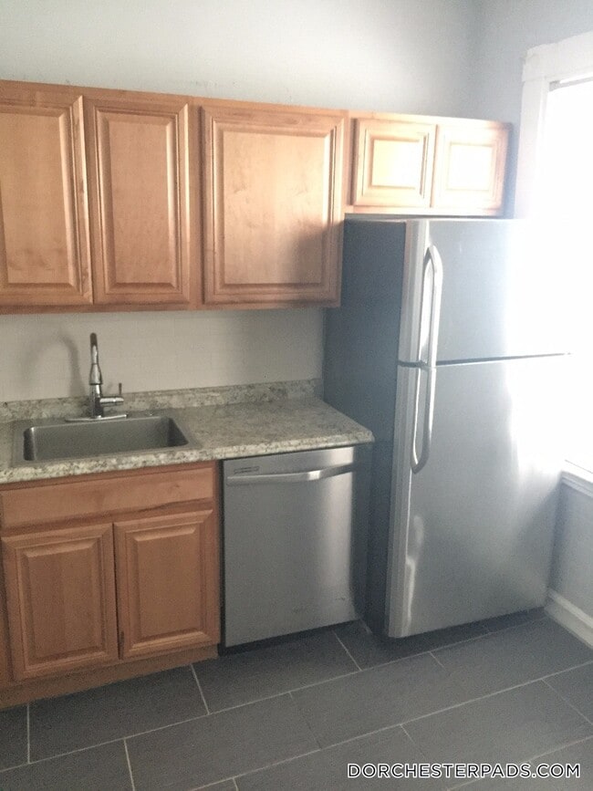 Building Photo - 10 Wave Ave