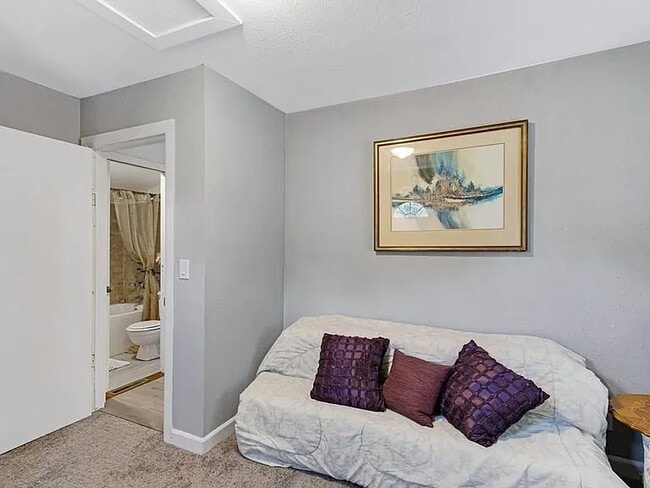 Building Photo - 2731 E Orman Ave