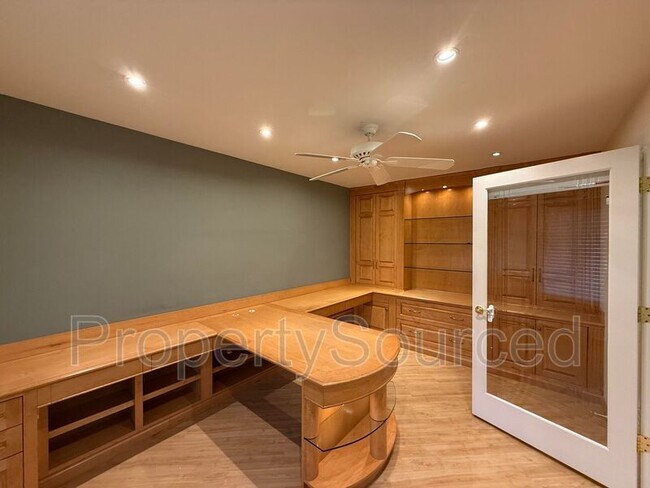 Building Photo - 1550 Naples Ct