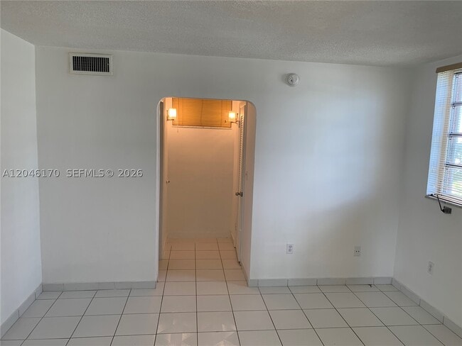 Building Photo - 2861 Leonard Dr