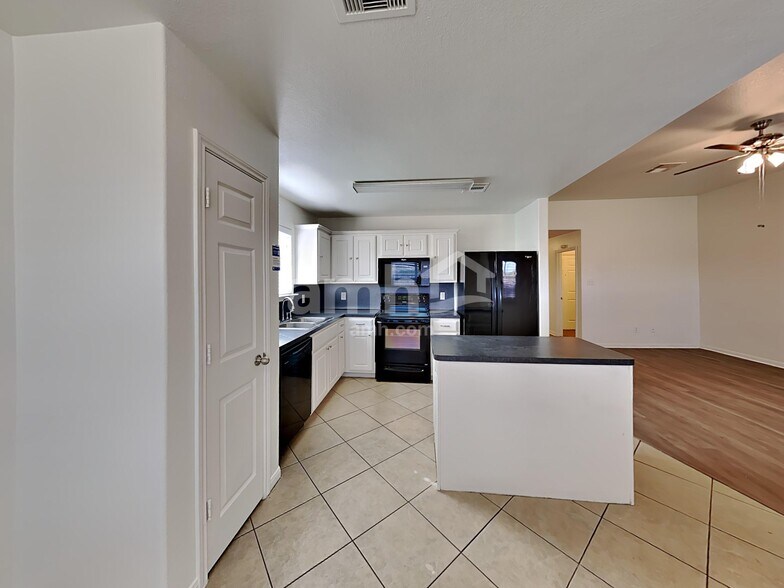 Building Photo - 6823 Manor Terrace Ln