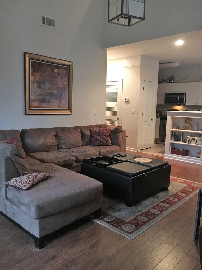 Building Photo - Townhouse in Gated Community with Attached...