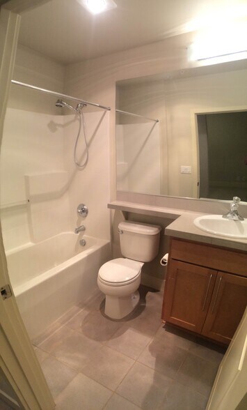 Bathroom - 410 NE 70th St