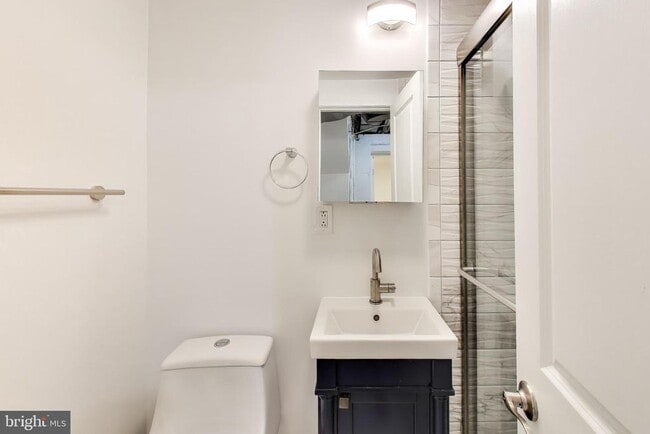 Building Photo - 3405 Carpenter St SE