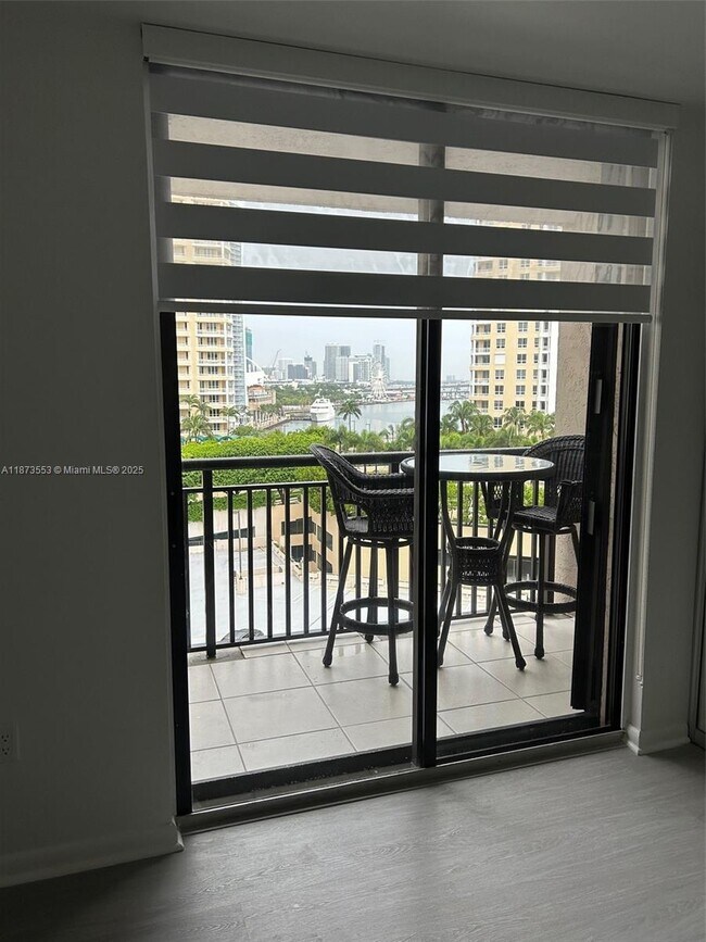 Building Photo - 540 Brickell Key Dr