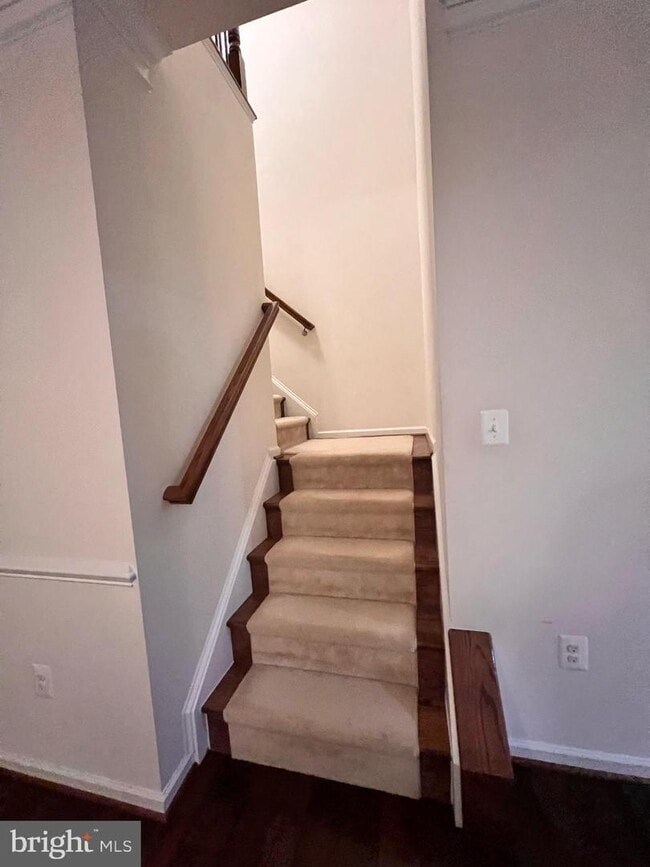 Building Photo - 42843 Edgegrove Heights Terrace