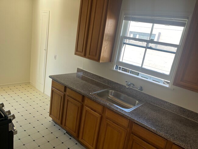 Building Photo - 919 Dwight Way