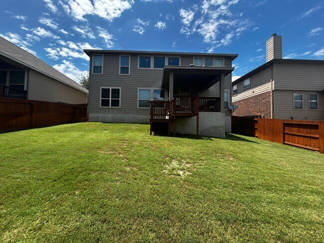 Primary Photo - 245 Nomad Ln