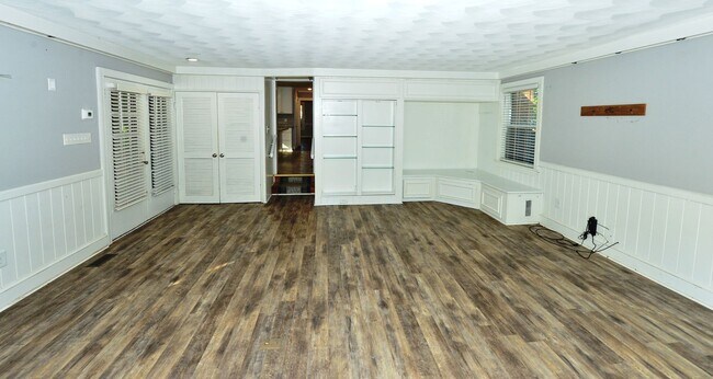 Building Photo - Water View, private wooded lot on dead end street!