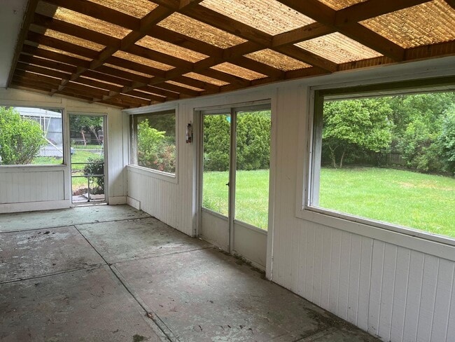 Building Photo - 5101 Holbrook Dr