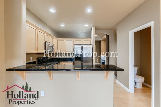 Building Photo - Stylish Townhome Near MAX, Nike & Costco in Prime Beaverton Location