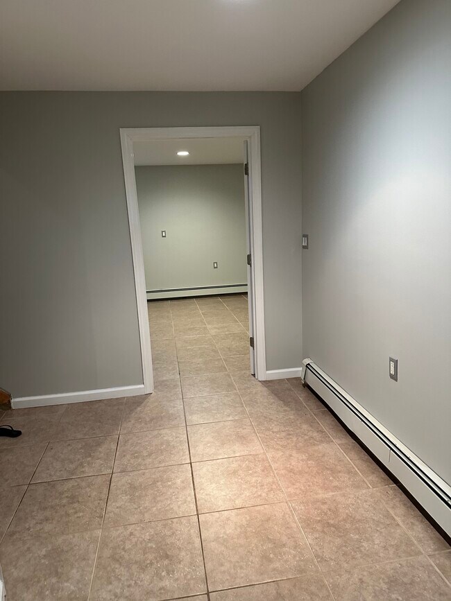 Building Photo - 27 Southview Cir