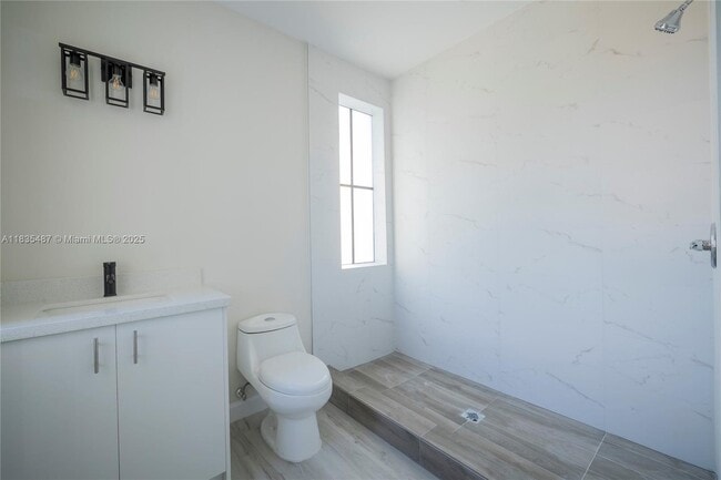 Building Photo - 18020 SW 103rd Ave