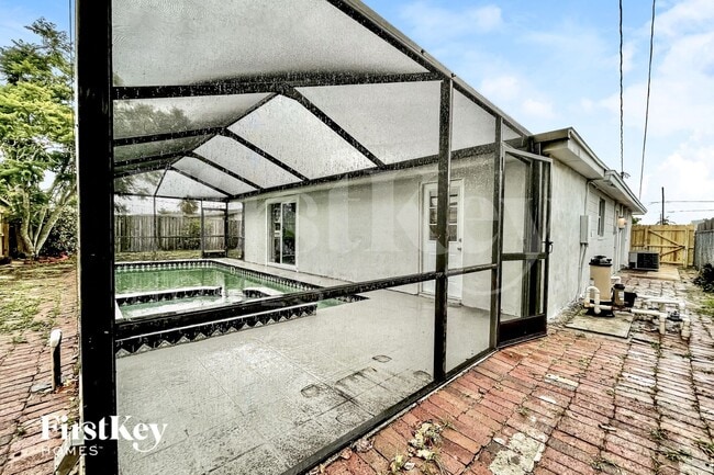 Building Photo - 3844 Elmwood Dr