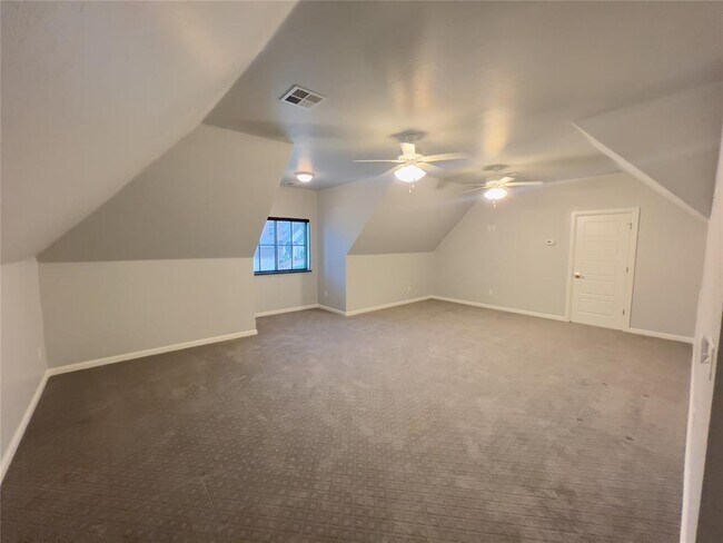 Building Photo - 424 Seville Dr