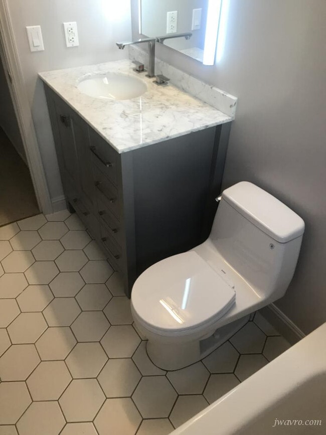 Building Photo - 89 Roosevelt Way