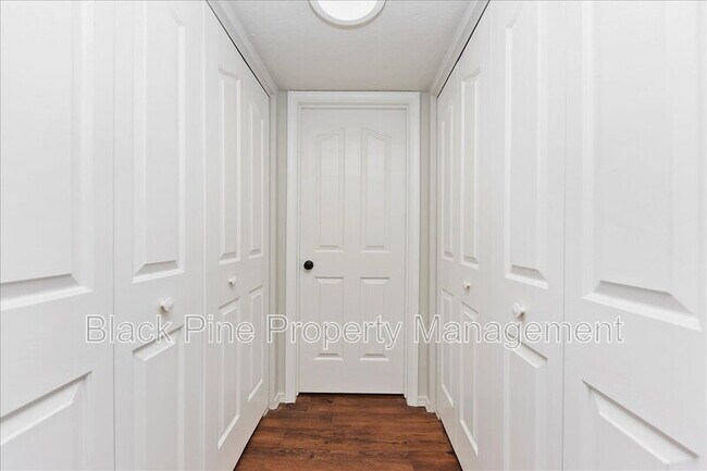 Building Photo - 3675 S Gekeler Ln