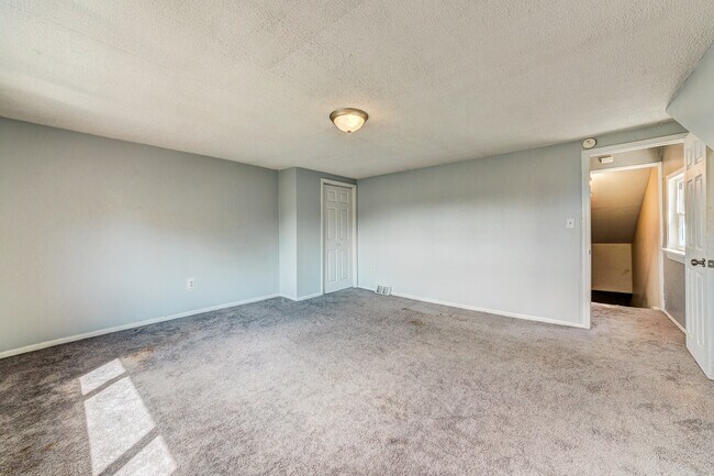 Building Photo - AVAILABLE AUGUST 2026 - Beautiful 3 Bedroom Home w/ OFF-STREET PARKING & Deck!