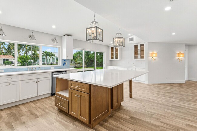 Building Photo - 1254 SW 4th Ct