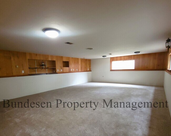 Building Photo - Serene and tranquil living