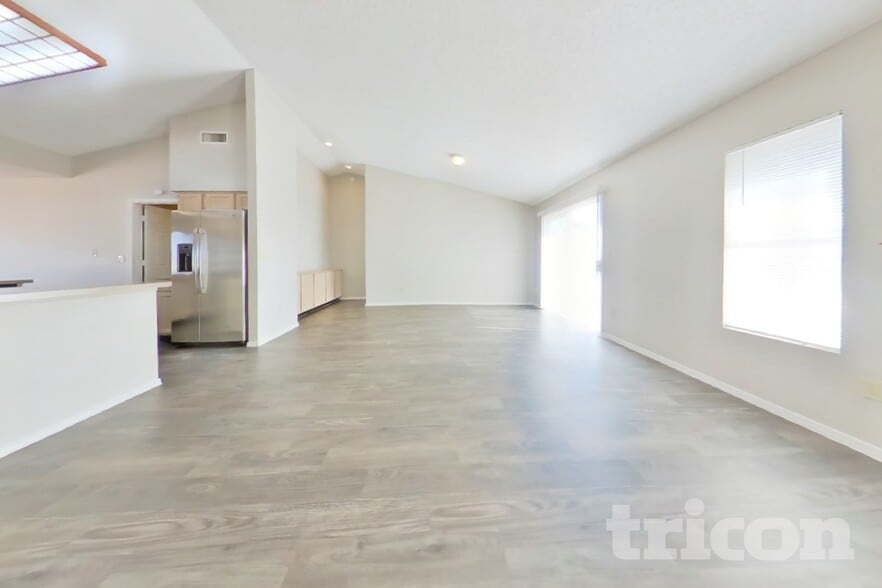 Building Photo - 1313 N Avoca