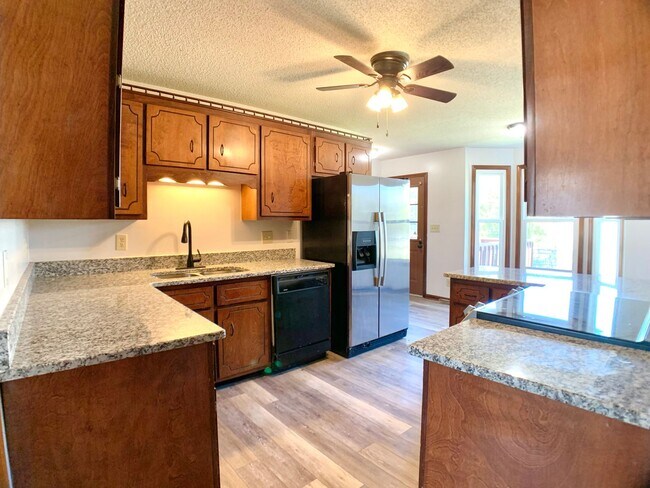 Building Photo - 501 Eysian Rd