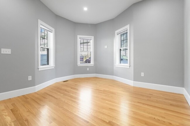 Building Photo - 51 Mansfield St