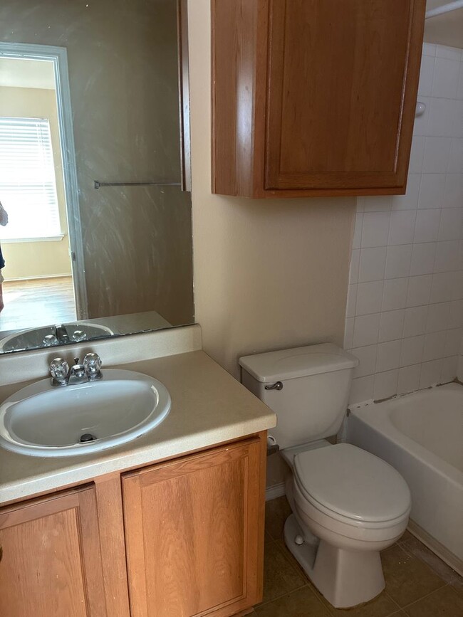 Building Photo - Beautiful 3BR 2BA Home w/ Fenced Backyard • In-Unit Laundry • Attached Garage in Pflugerville