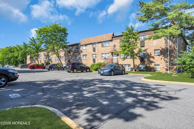 Building Photo - 393 College Dr