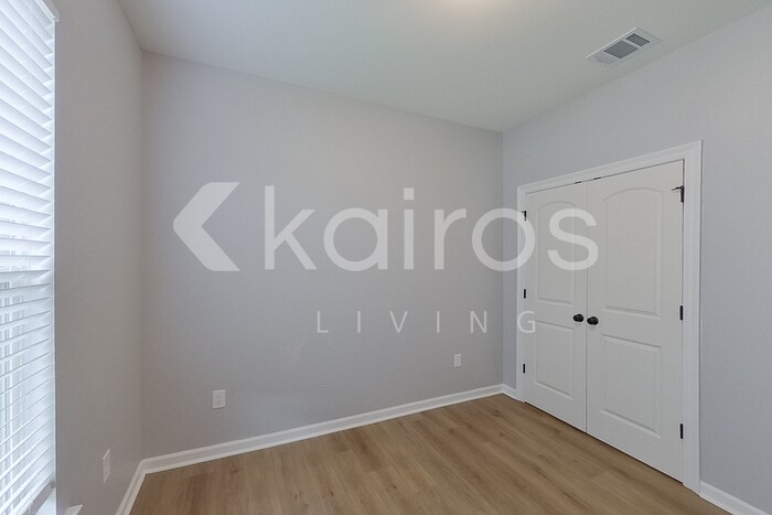 Building Photo - 201 Salvat Dr