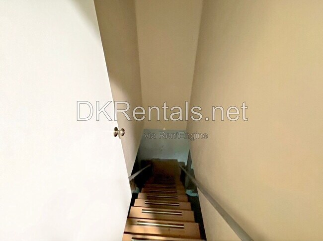 Building Photo - 1580 Bainbridge Ln
