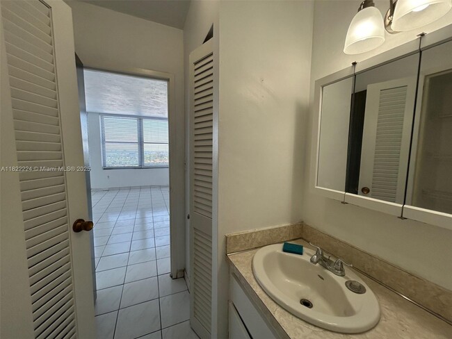 Building Photo - 2899 Collins Ave