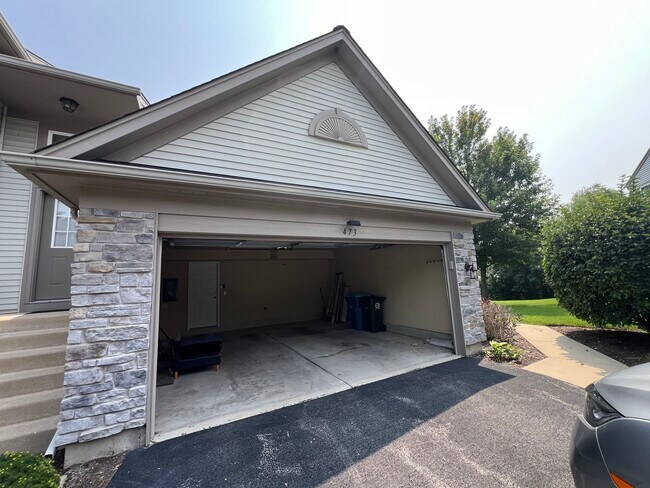 Building Photo - 473 Metropolitan St