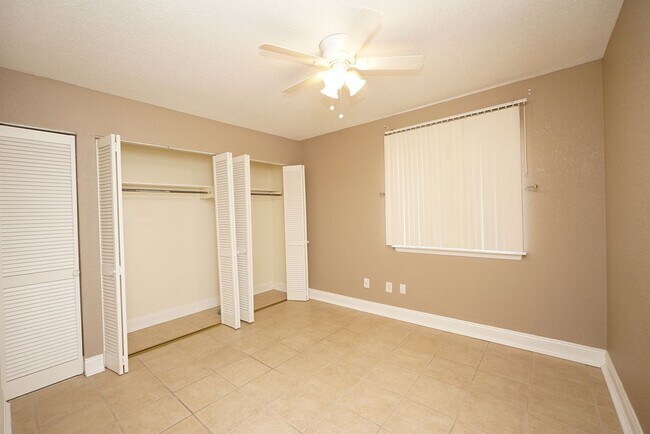 Building Photo - 308 E Miracle Strip Pkwy