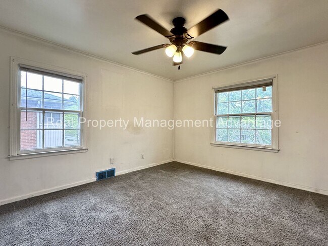 Building Photo - Charming Colonial-Style Home in the Desira...