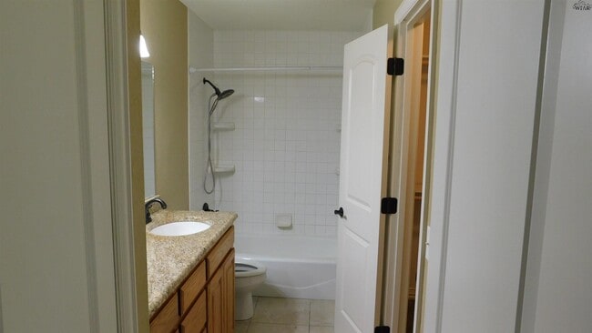 Building Photo - 118 Stonebridge St