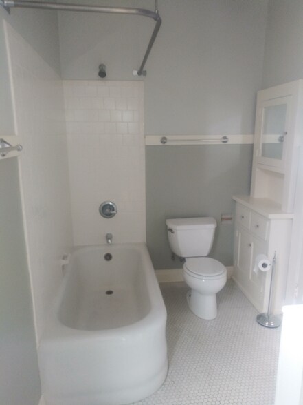 Building Photo - 428 Perkins St