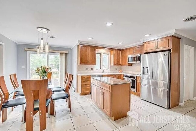 Building Photo - 3993 Park Ave