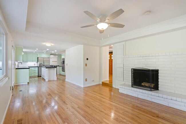 Building Photo - 13745 Cameo Ct
