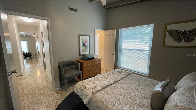 Building Photo - 2832 Bay St