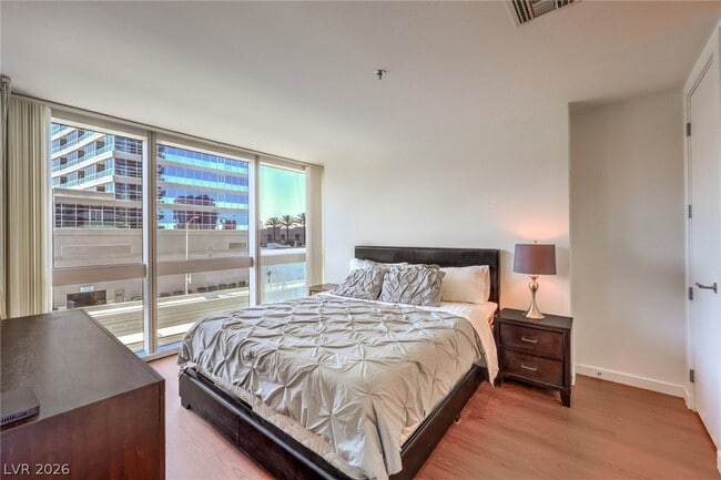 Building Photo - 4471 Dean Martin Dr