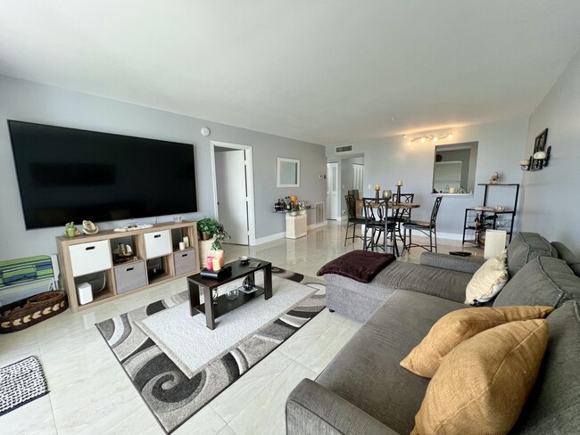 Building Photo - 4570 NW 18th Ave