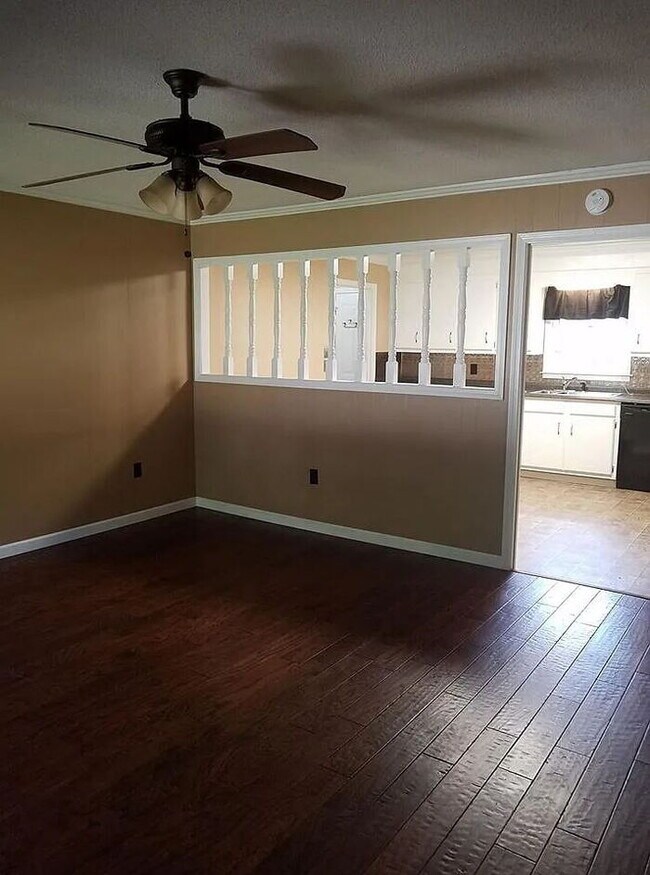 Building Photo - "Charming 3-Bedroom Home in Anderson with Modern Comforts!"