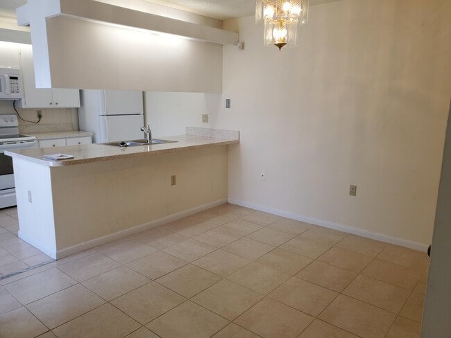 Building Photo - 573 Green Springs Pl
