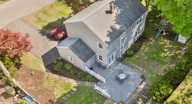 Building Photo - 14 Meadowpark Ave N