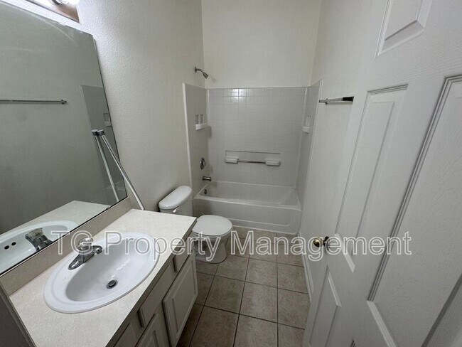 Building Photo - 5760 Sandstone Way